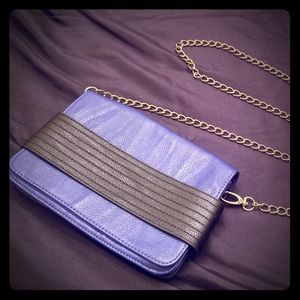 Clutch with removable strap